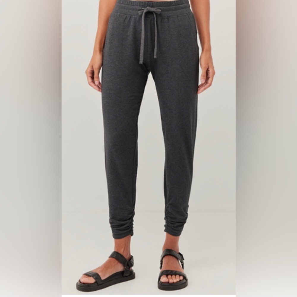Pact Women’s Studio Cinch Jogger, size large, heather grey